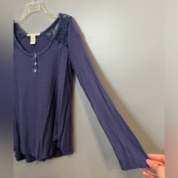 Women's Waffle Knit Blouse with Lace Design - Picture 2 of 6